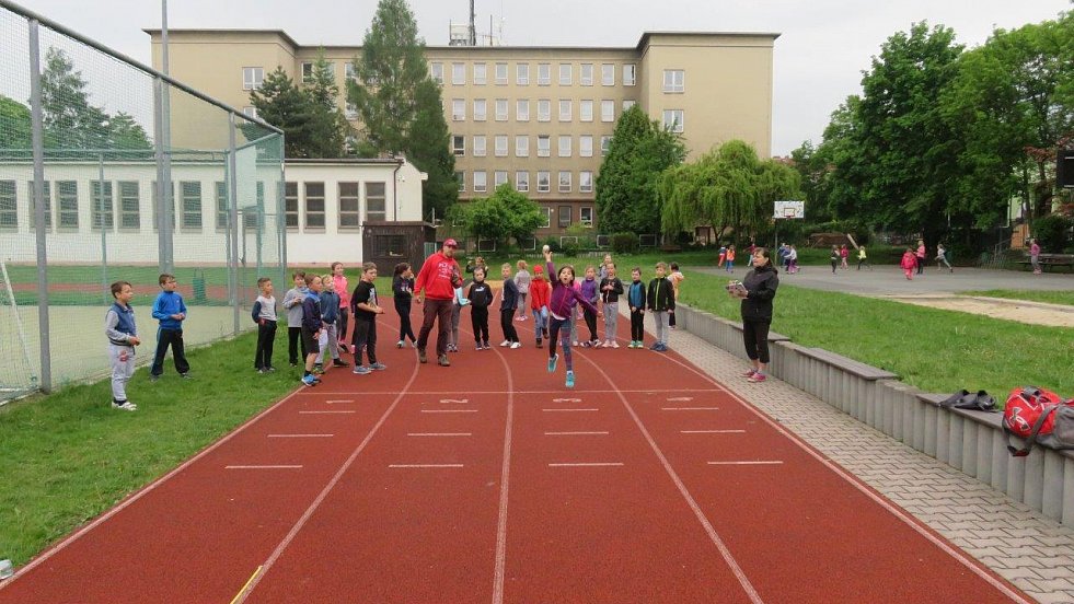 Hod do dálky na plzeňských školách